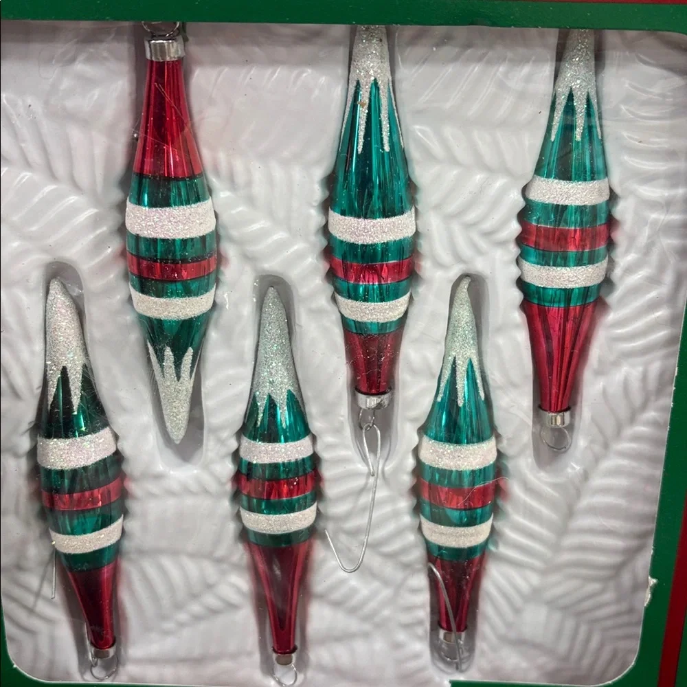Festive Red and Green Christmas tear drop Ornaments Set